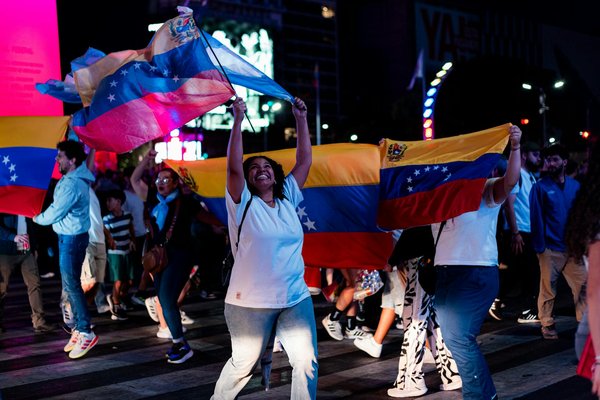 Exploration créative : l"usage innovant des matériaux recyclés par les artistes contemporains